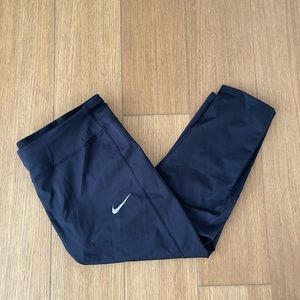 NEW Nike Cropped Leggings